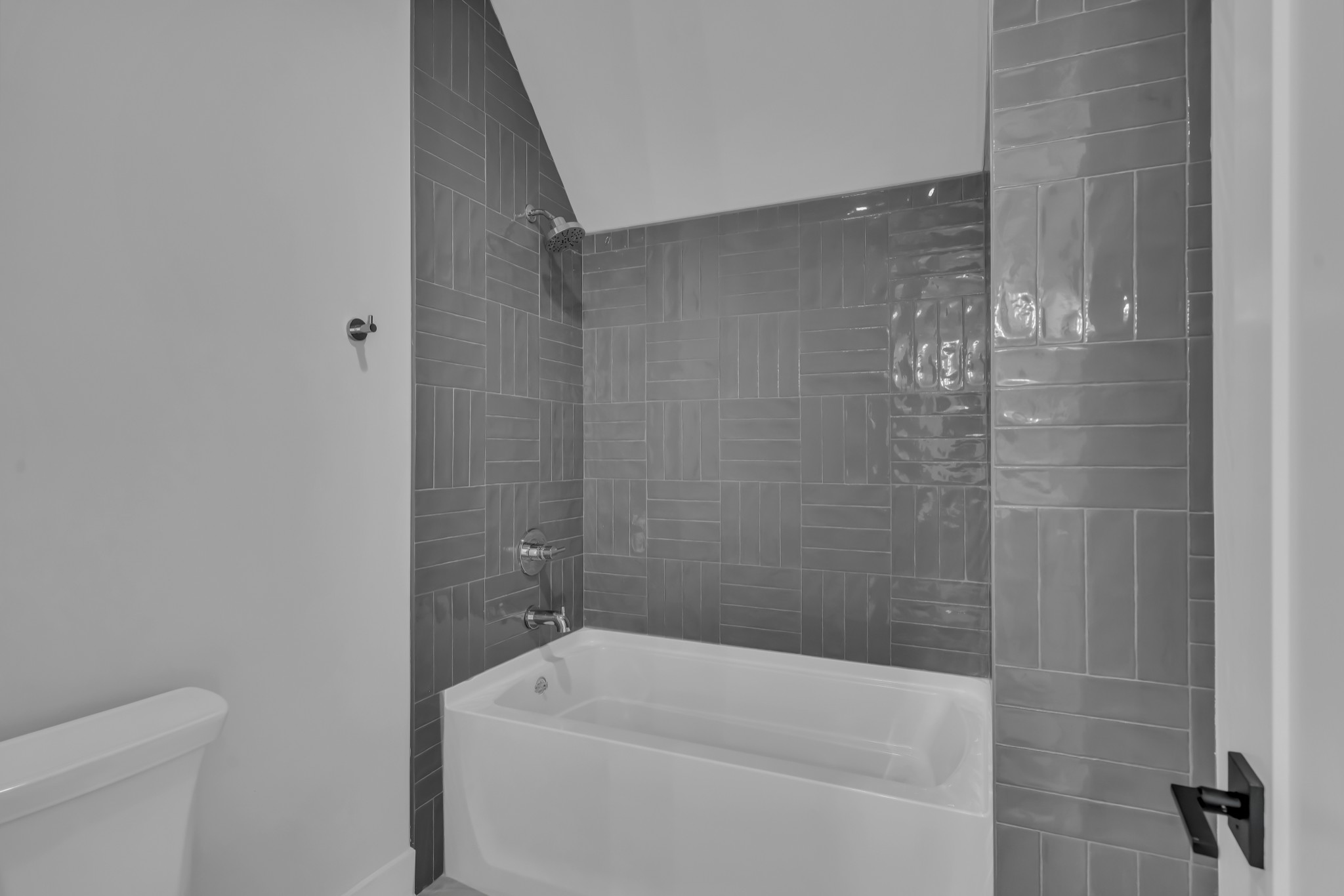 Guest Tub & Shower