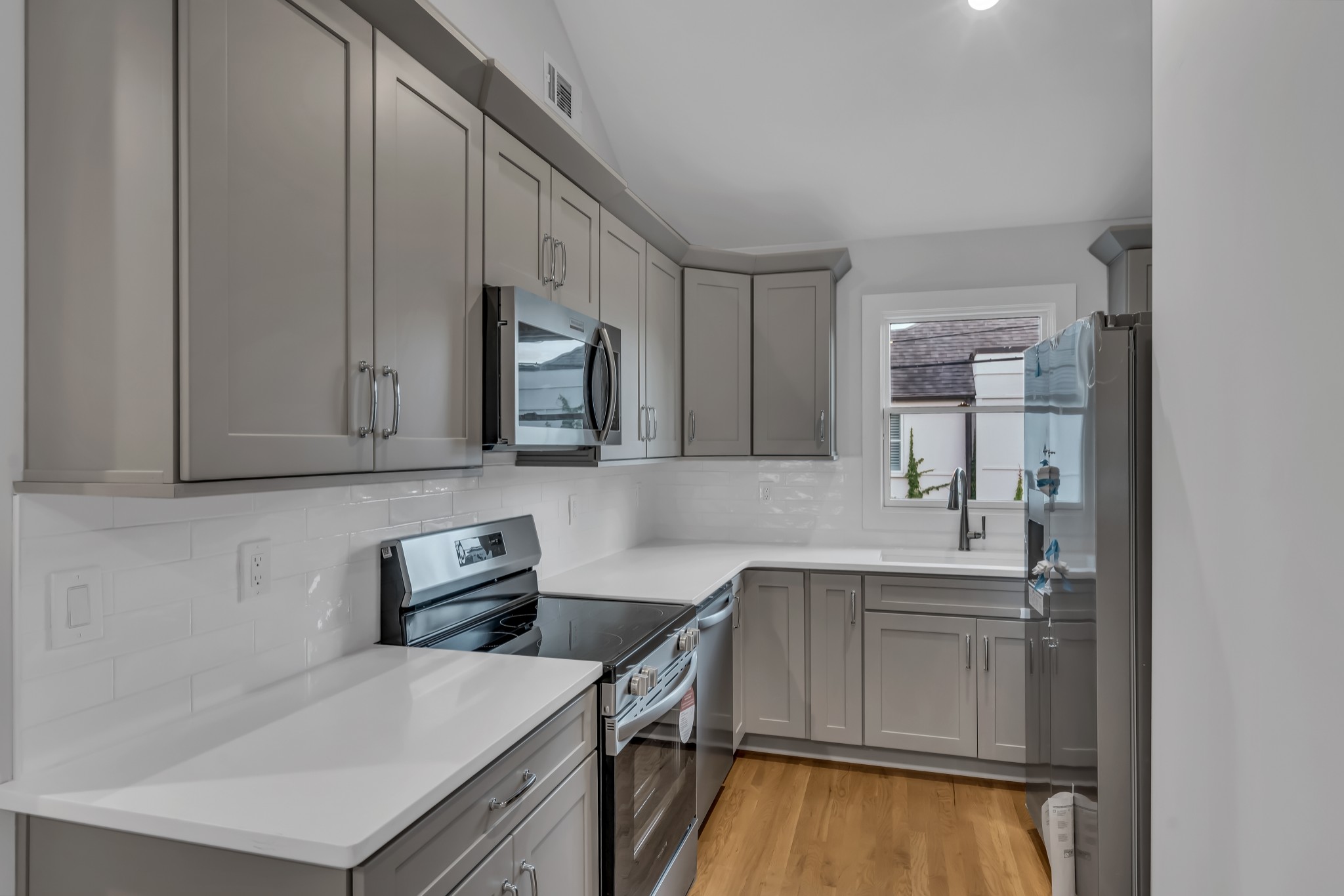 Carriage House Full Kitchenette