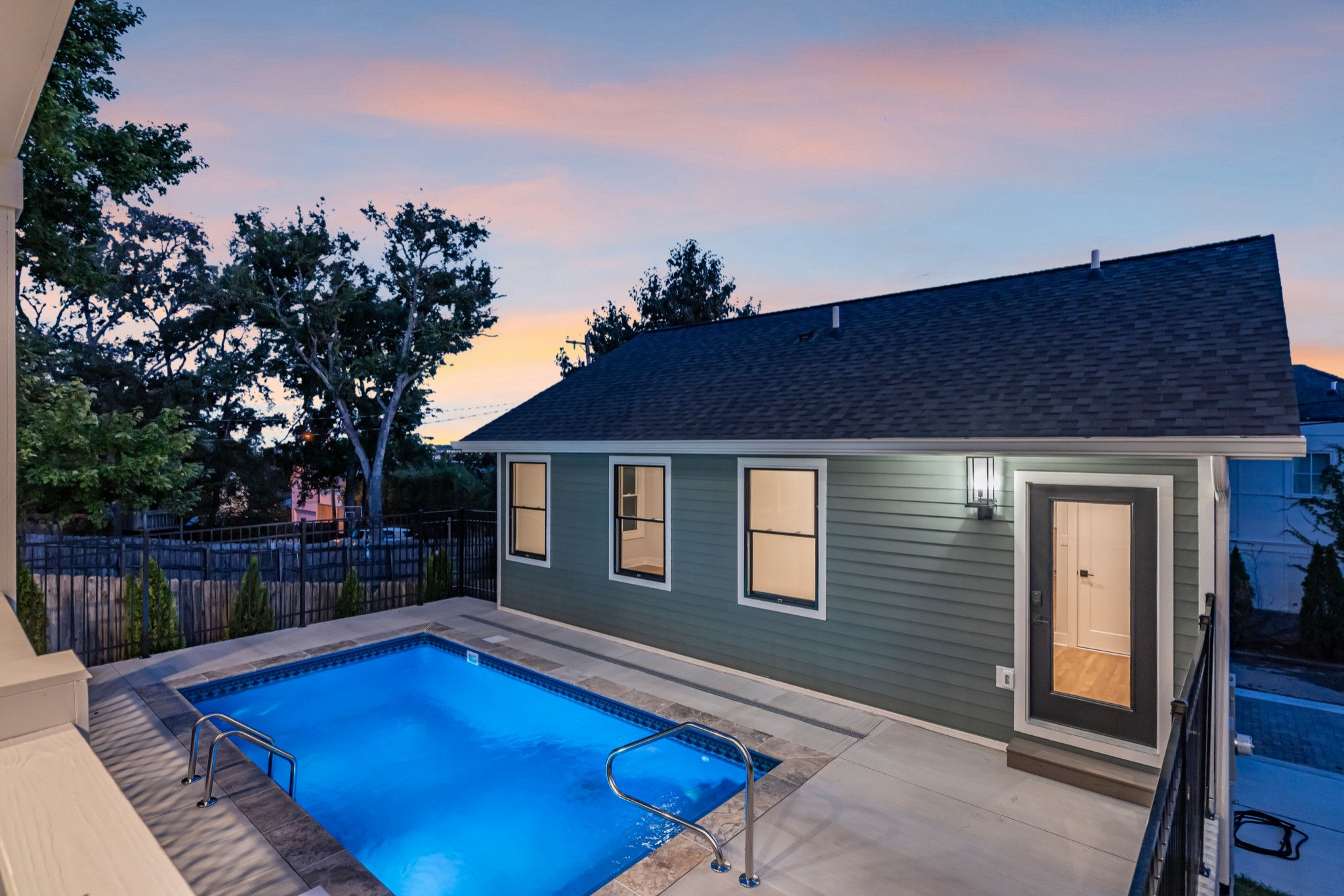 Detached Carriage House Exterior